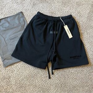 Black essentials shorts